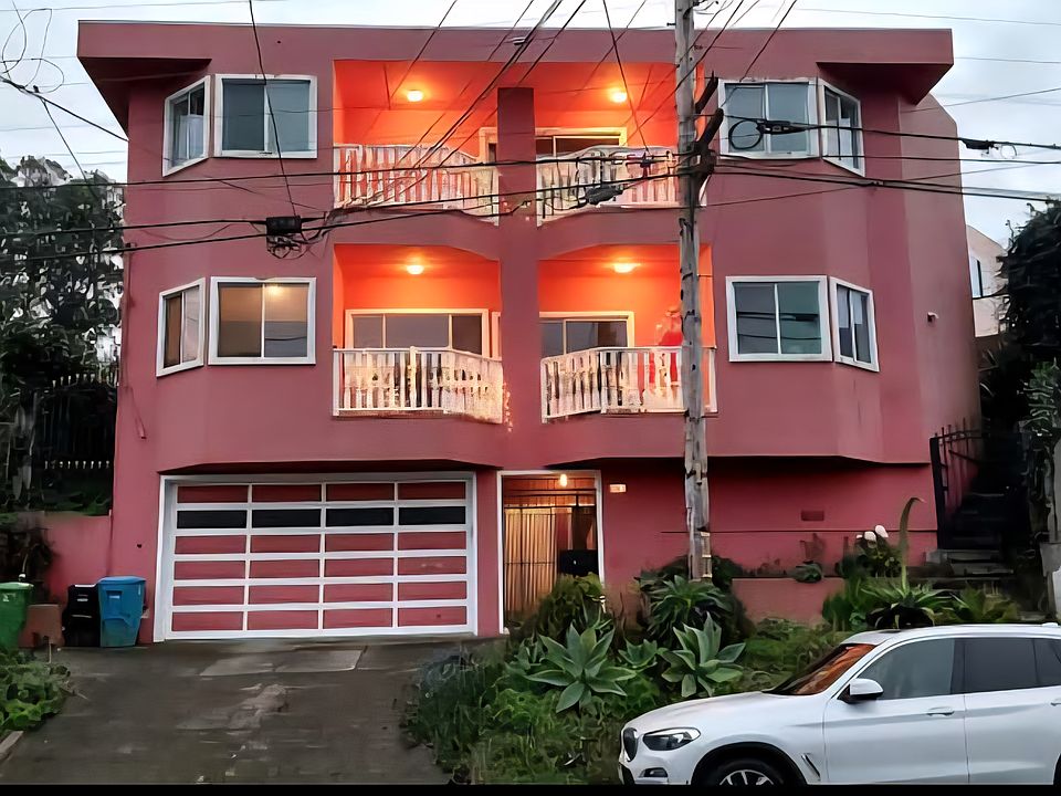 1st image of 219 De Long St