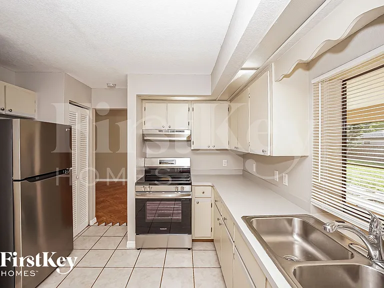 522 Beal St NW — Photo 9