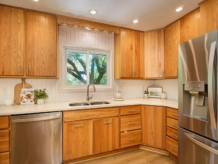 565 Transit Ave — Photo 21
