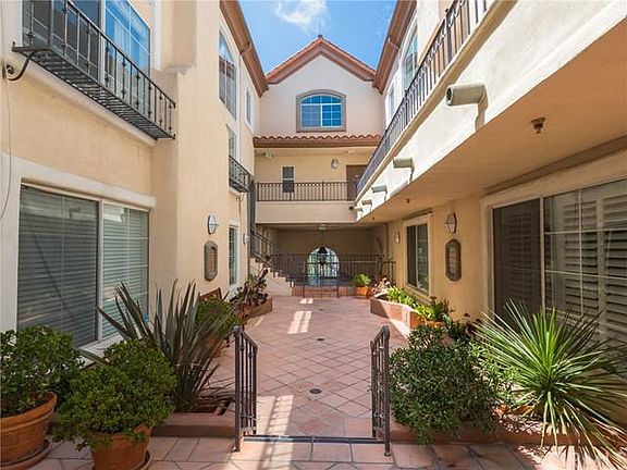 3rd image of 7120 La Tijera Blvd #D201