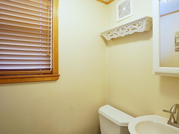 4th image of 120 Darnell Ln