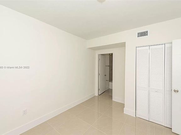 master bedroom (bathroom entrance)