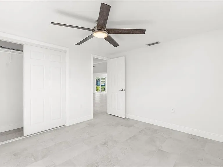 13726 Michelle Ave — Photo 11