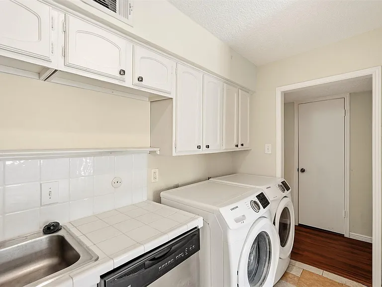 496 N Post Oak Ln #496 — Photo 13