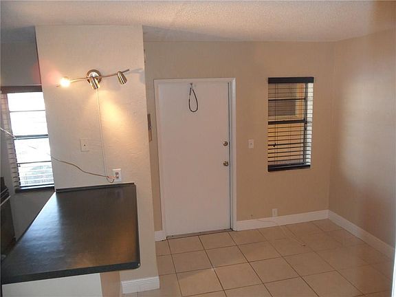 3rd image of 4081 N Dixie Highway #8