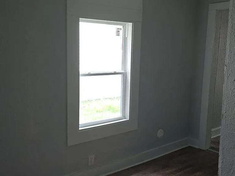 2523 Rowan St — Photo 5
