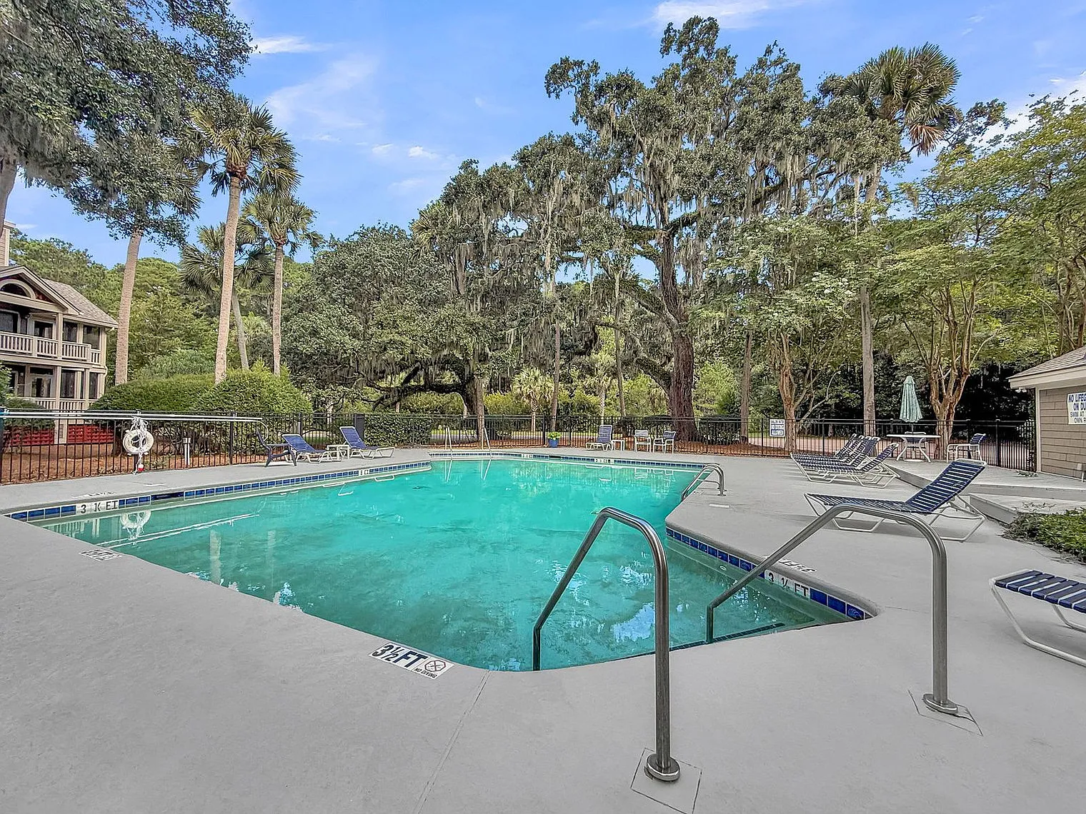 2 bed, 2.0 bath, 1689 sqft, $3,582 — Photo 2