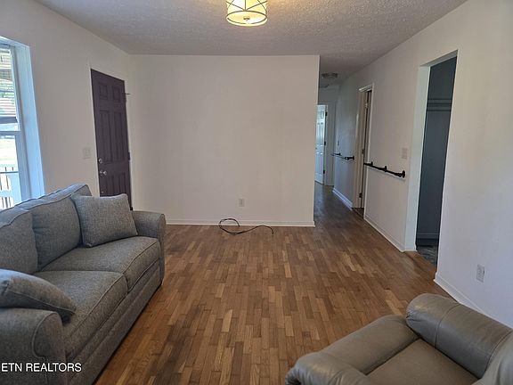 5th image of 214 Wooddale St