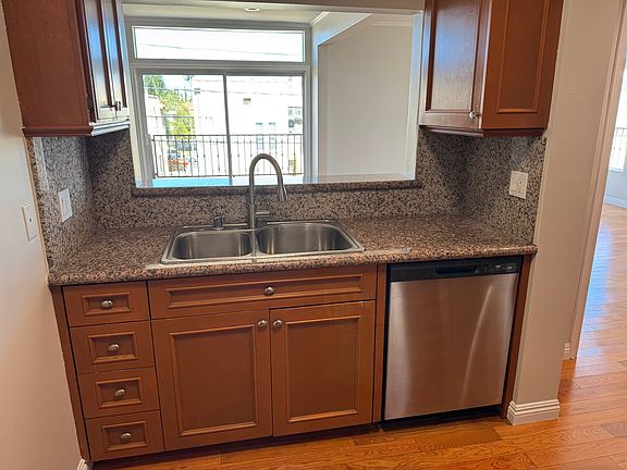4th image of 1466 S Bedford St #301