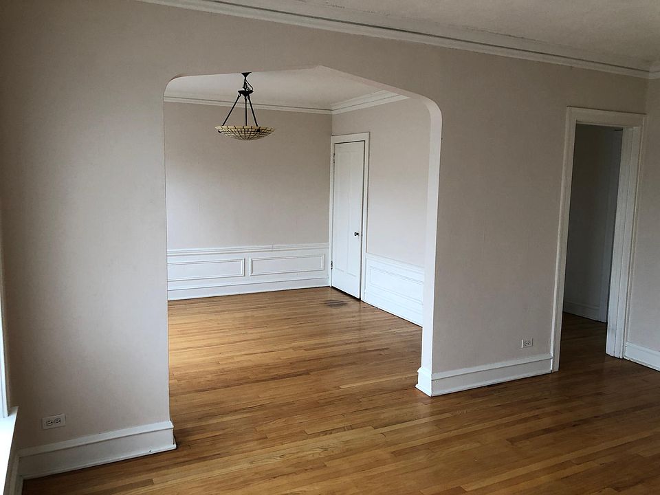 1st image of 3854 Jerome Ave #3
