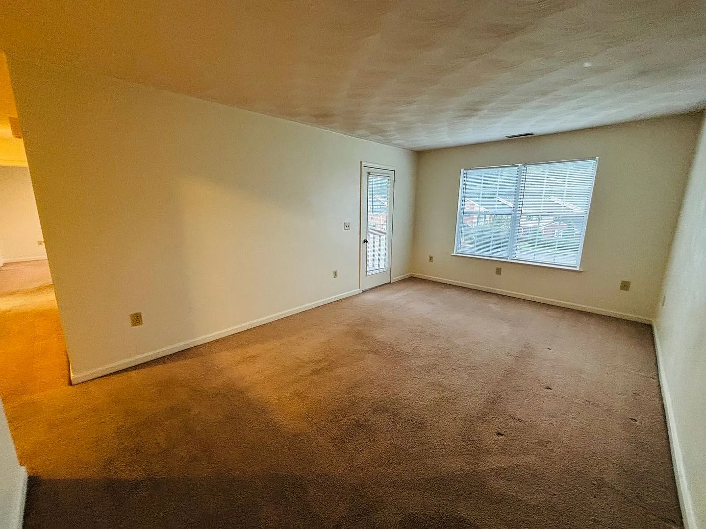 2 Bedroom, 1 Bath — Photo 2