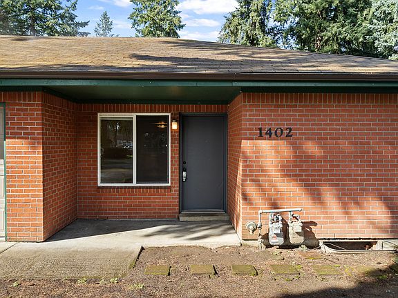 4th image of 1402 NE 142nd Ave
