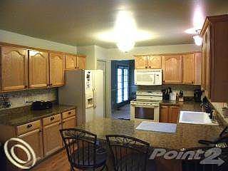 4th image of 18414 Manor Ln