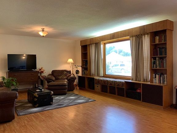 2nd image of 620 Miller St