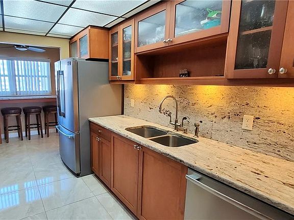 3rd image of 5980 Shore Blvd S APT 212