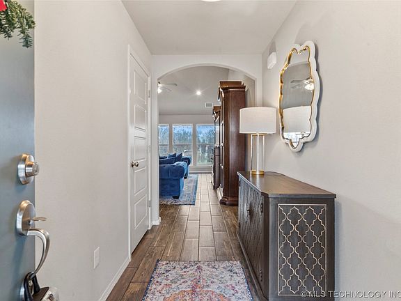 2nd image of 3905 N 33rd Pl