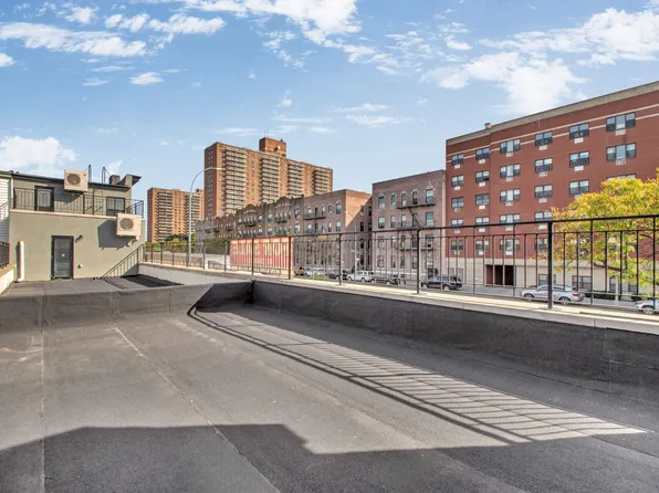 31 Roosevelt Place image 9 of 17