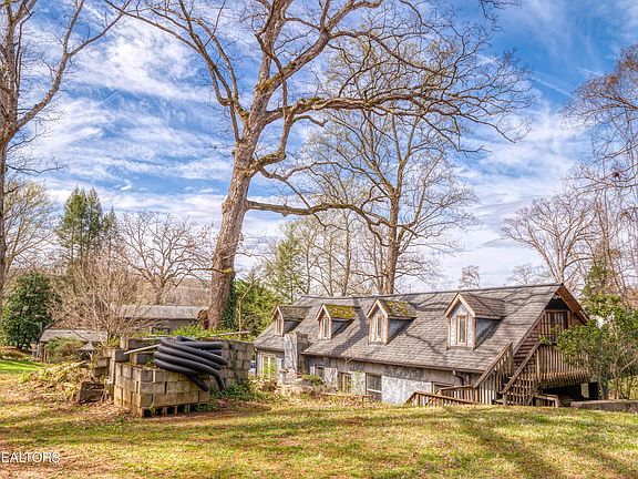 12th image of this home