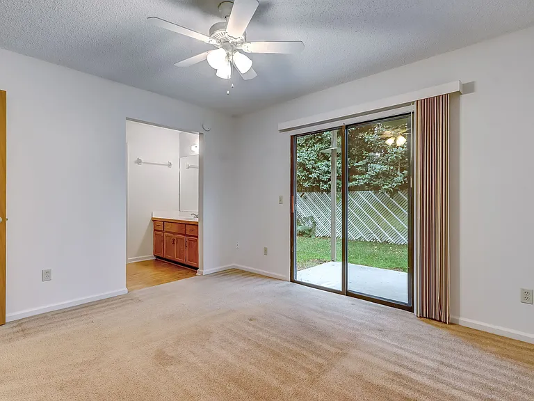 702 Meadowbrook Dr #11 — Photo 7