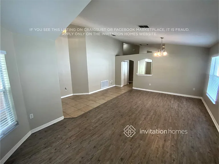 1260 Creekview Ct — Photo 4