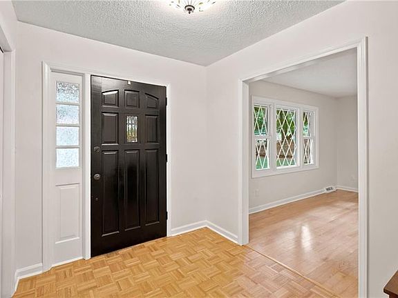 3rd image of 159 Charlotte Pl