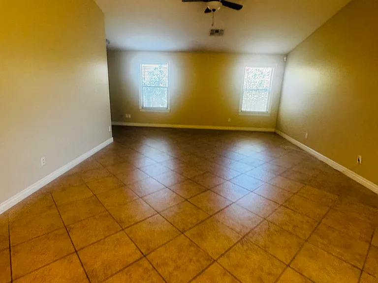 2927 E Mead Dr — Photo 9