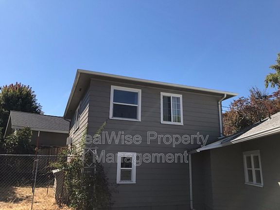 3rd image of 720 Siskiyou Blvd