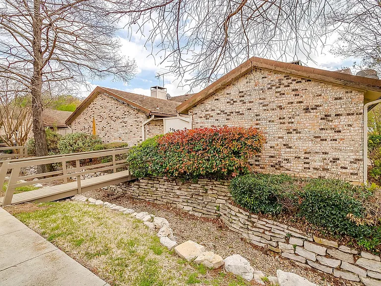 5947 Chimney Wood Cir — Photo 5