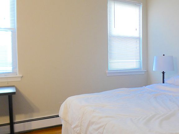 5th image of 989 Memorial Dr #0