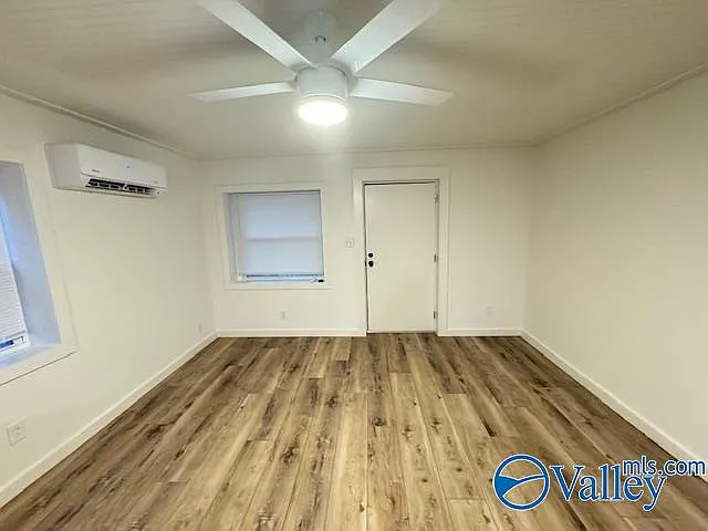 1410 Wells Ave SE — Photo 7