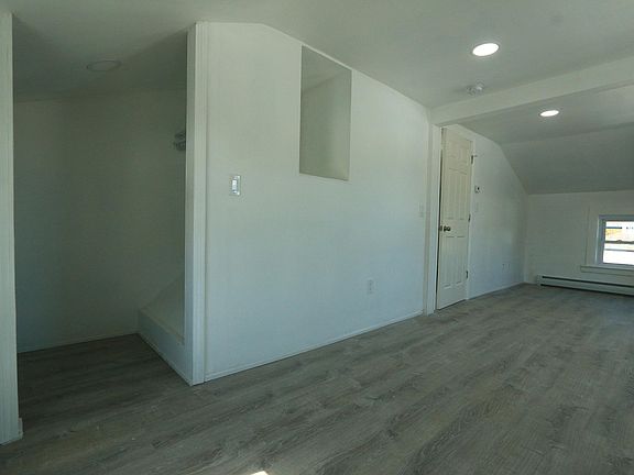 4th image of 140 Hartt Ave