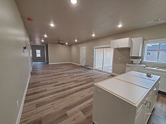 5th image of 1015 E Canyon Dr