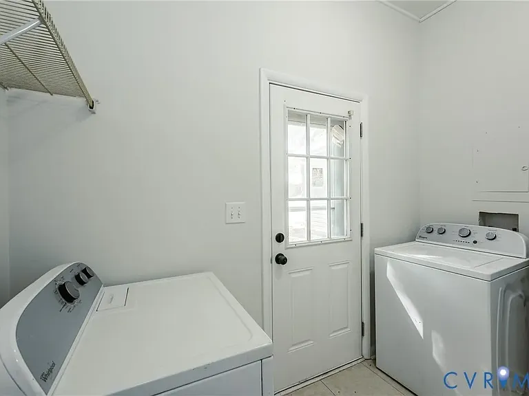 2010 Walton St — Photo 32