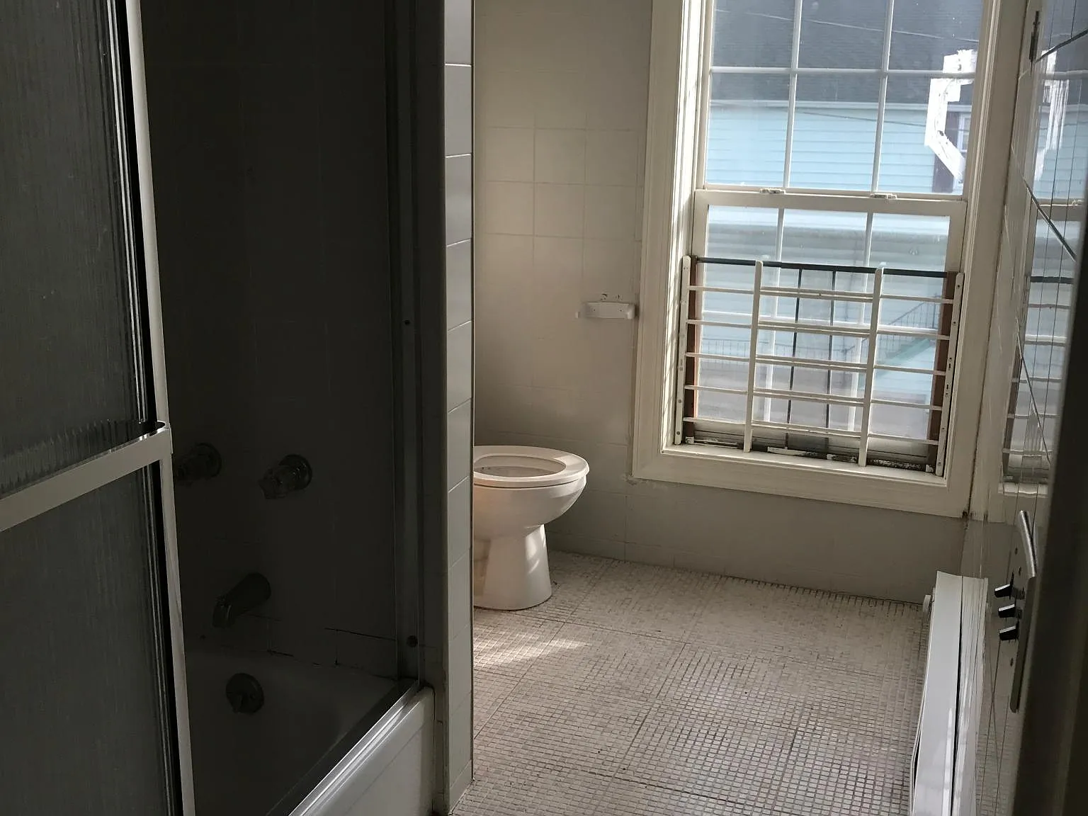3 bed, 2000 sqft, $1,350 — Photo 3