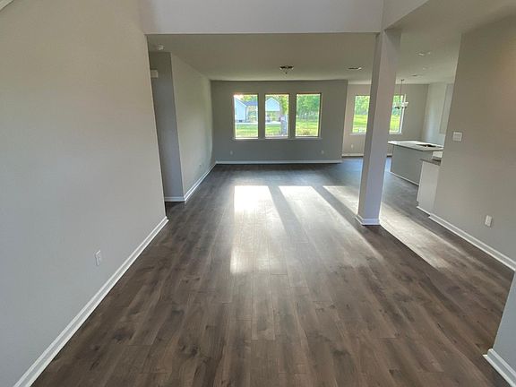 3rd image of 209 S Lakepointe Dr