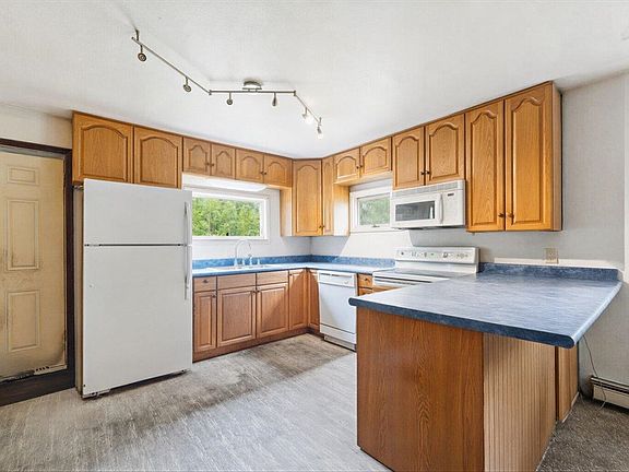 5th image of 1111 Meadow Rue Ave