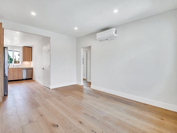 3rd image of 1034 Grant St #4R