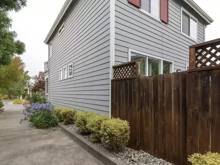 2045 Chetwood Dr — Photo 11
