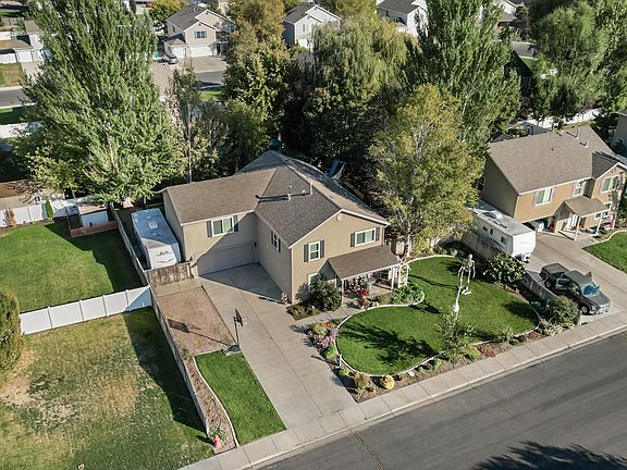 2nd image of 855 S 1620th St W