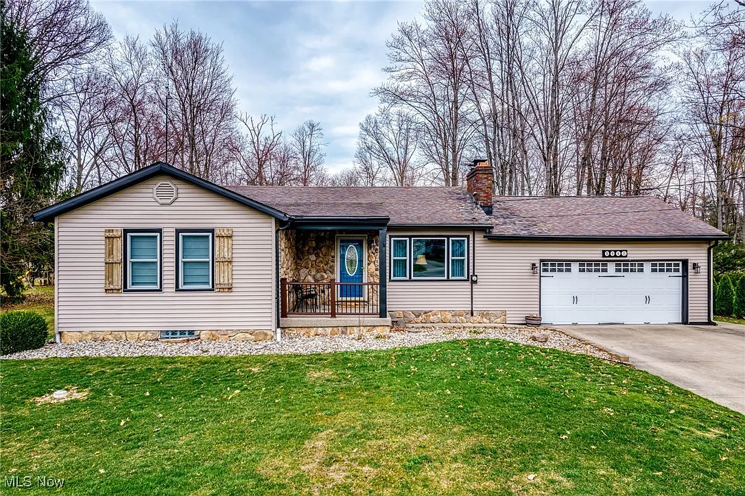 3943 Devon Dr SE photo 1