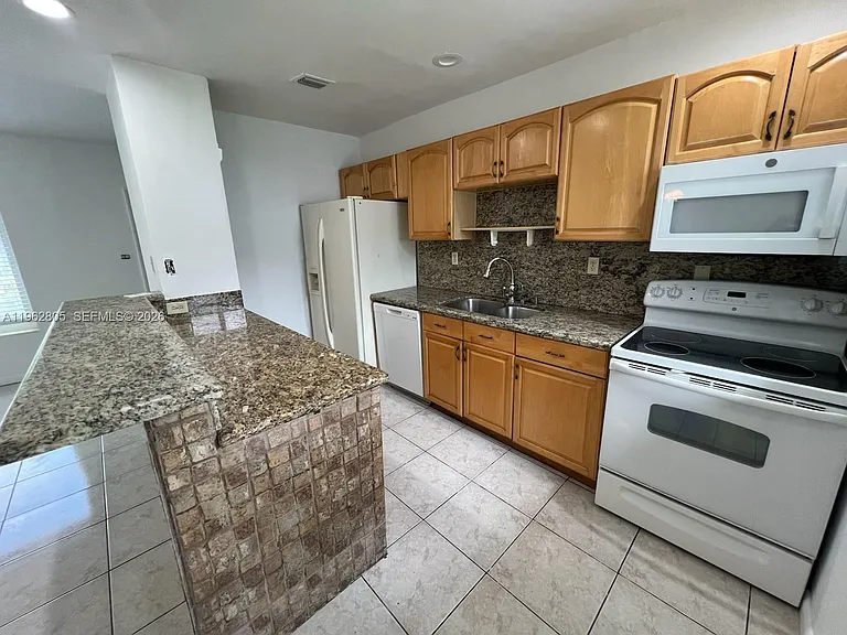 1260 NE 200th Ter — Photo 21