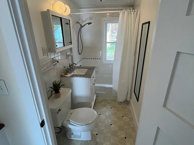 602 Edward St — Photo 12