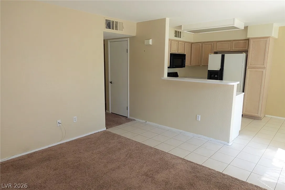 2 bed, 2.0 bath, 987 sqft, $1,300 — Photo 2