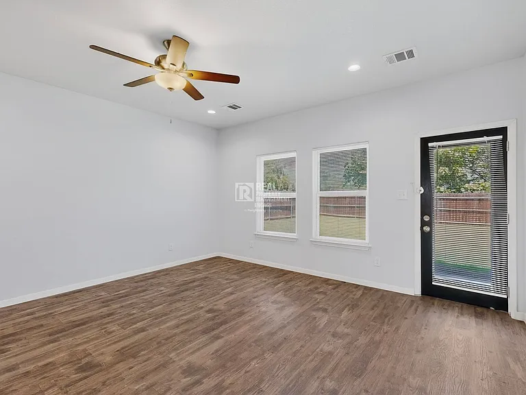 5838 Humbert Ave — Photo 7