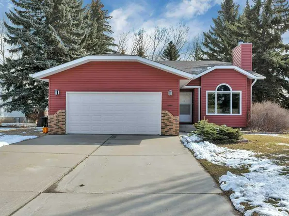 8 W Petticoat Ln, Lacombe, AB T4L 1T6