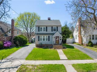 59 Sound View Ter, New Haven, CT 06512