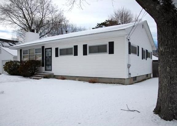 3rd image of 16 Fairview St