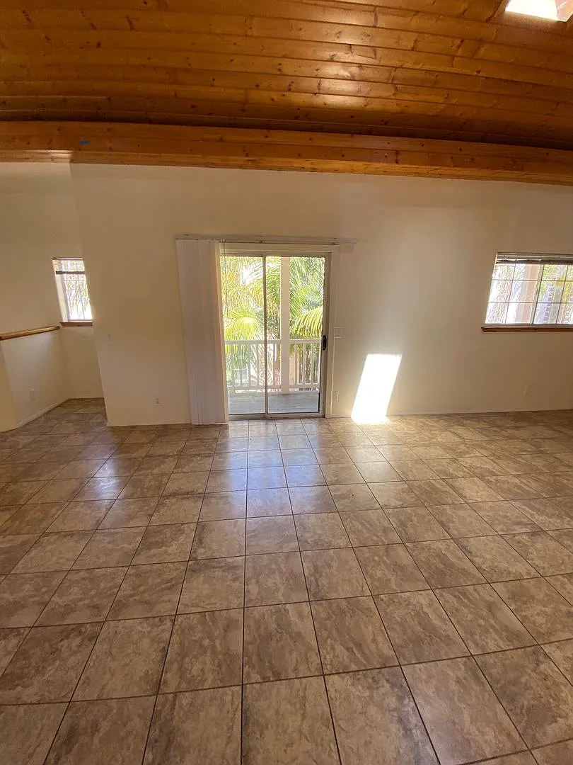 6564 Del Playa — Photo 4
