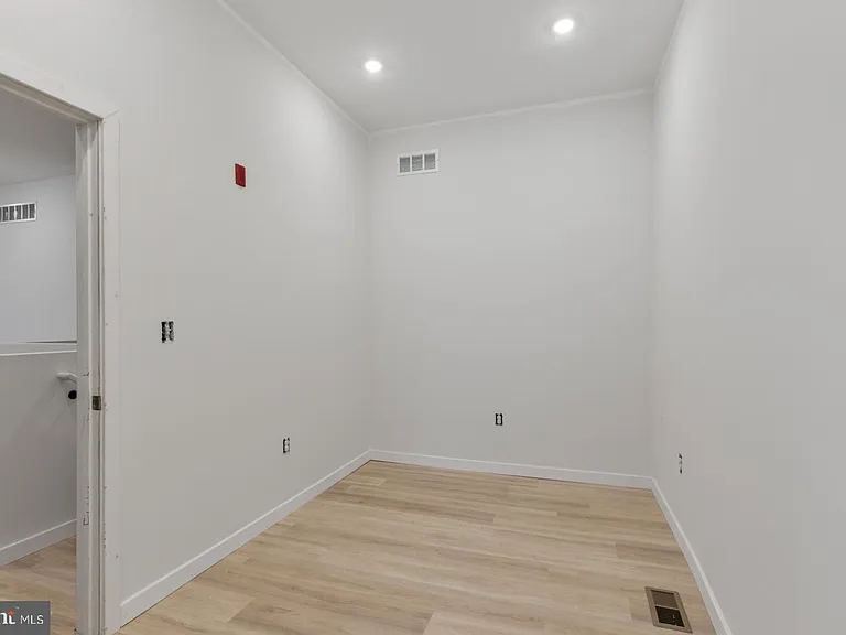 223 S 45th St #1R — Photo 13