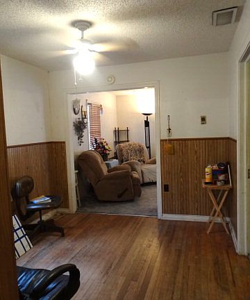 5th image of 916 W 19th St